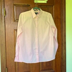 Lands End light pink women’s easy care Oxford shirt.